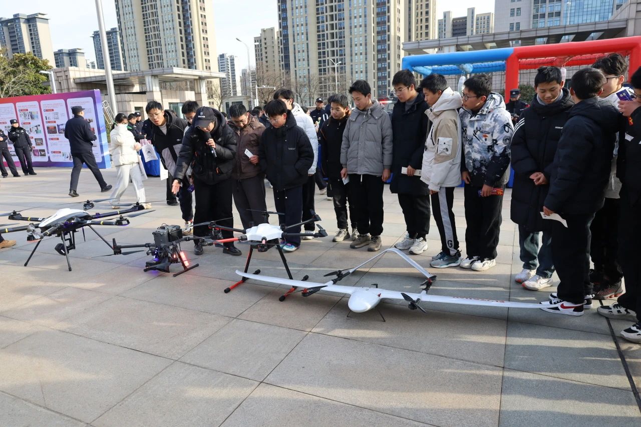 燃！新安科技無人機首次亮相警營開放活動